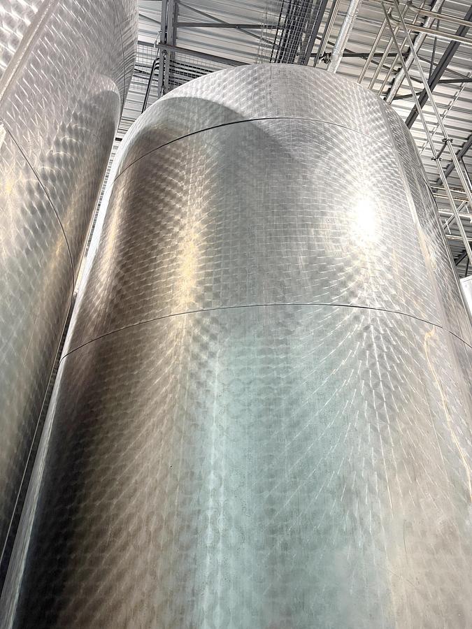 Used Used 5000 Gallon Tank, 304 Stainless Steel, With Heat Exchanger & Pump