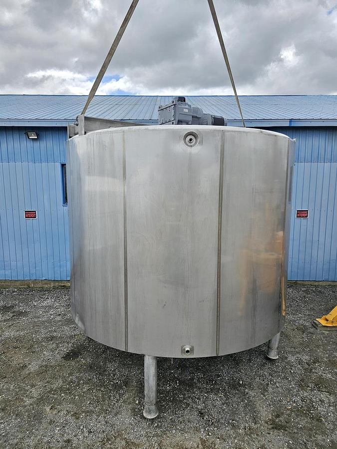 Used Used 7925 Gallon Jacketed Tank, 304 Stainless Steel, With Mixer