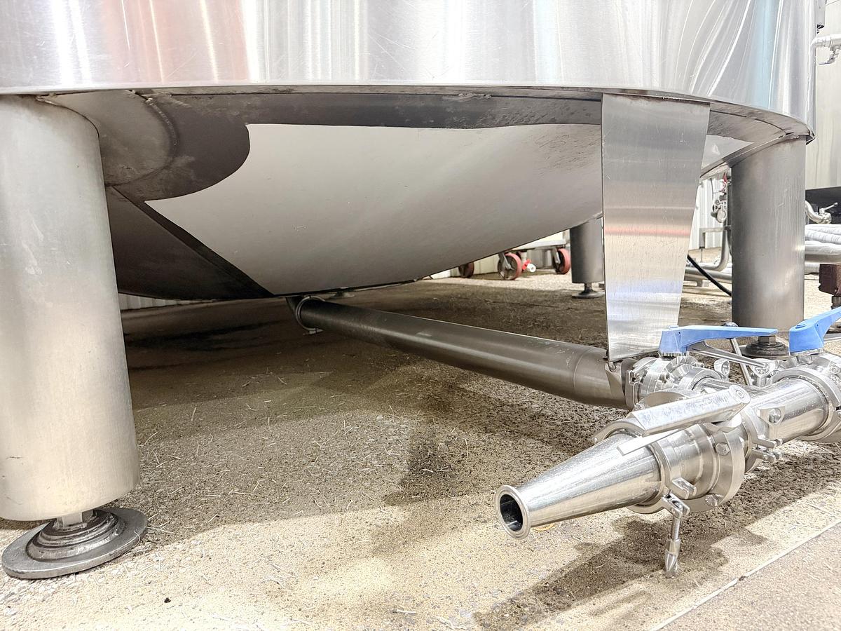 Used Used 13,208 Gallon Tank, 304 Stainless Steel, With Heat Exchanger & Pump