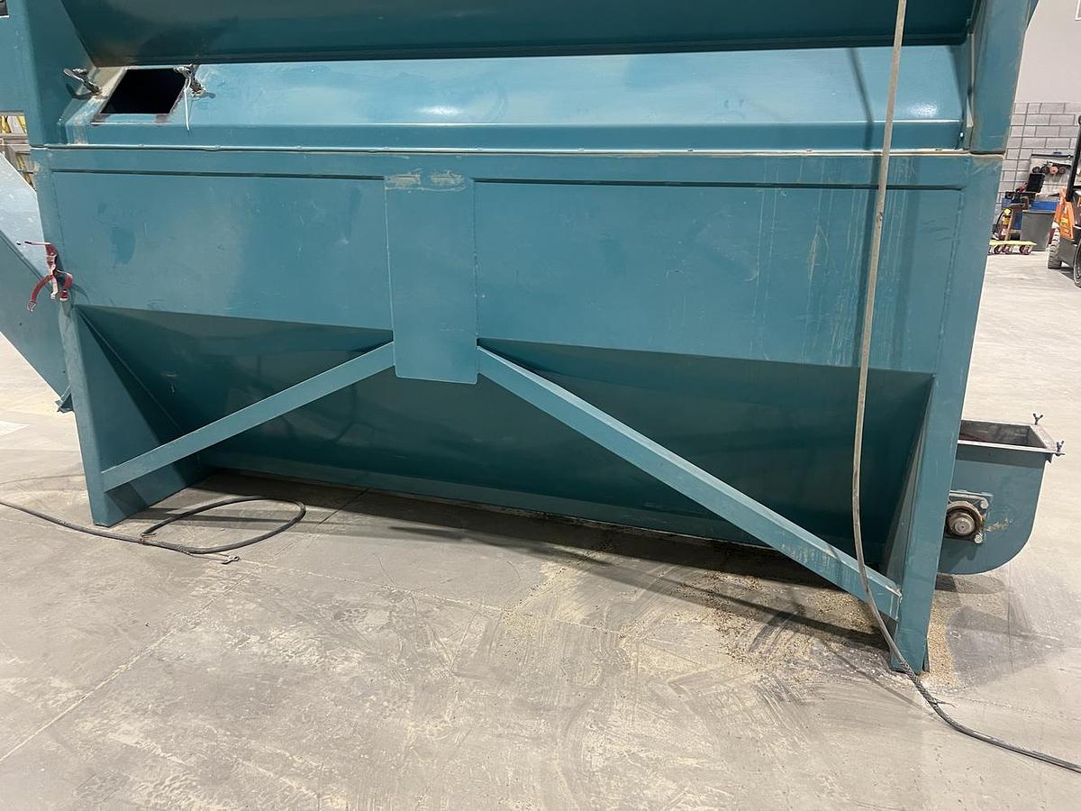 Used Used AFS Ribbon/Paddle Blender, 100 Cubic Feet, With Infeed & Outfeed Drag Conveyors