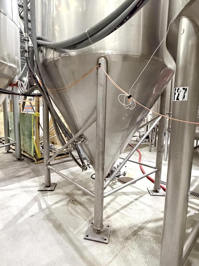 Used Used 2800 Gallon Jacketed Tank, 304 Stainless Steel