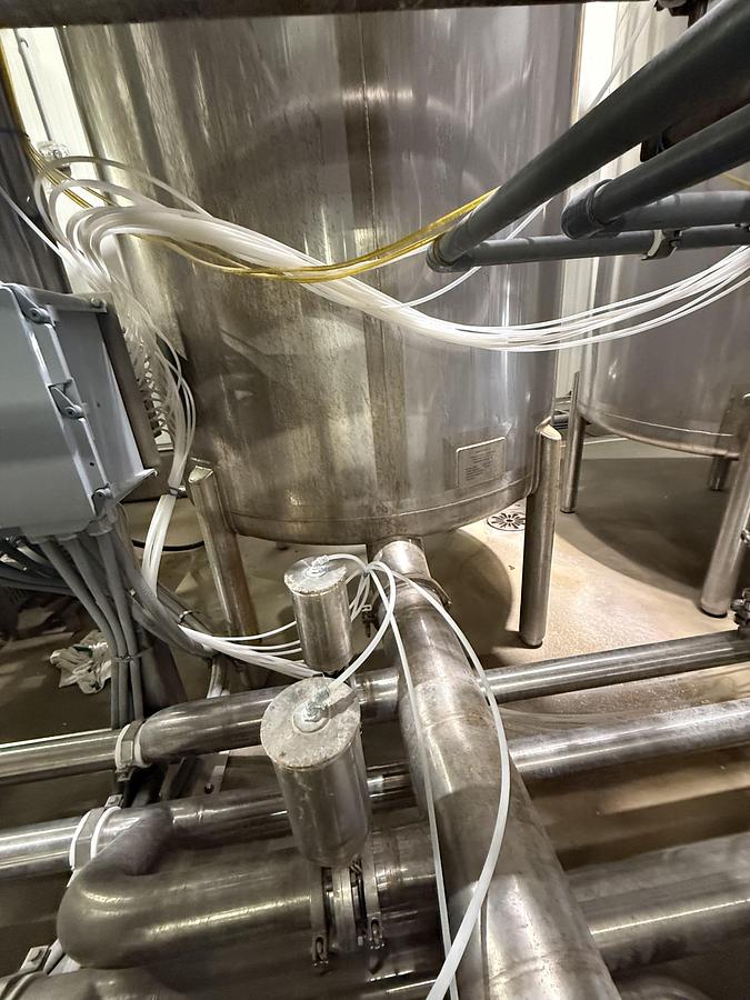 Used Used 1000 Gallon Tank, 316L Stainless Steel