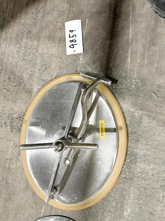 Used Used 5580 Gallon Jacketed Tank, 304 Stainless Steel