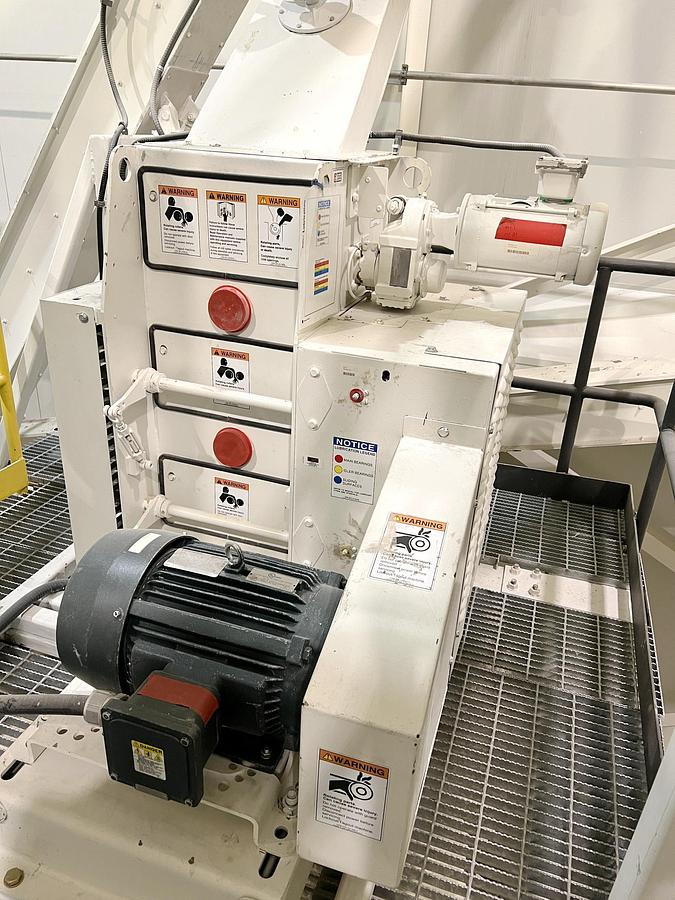 Used Used CPM Roskamp Champion Roll Crusher,  Model FPC900-18