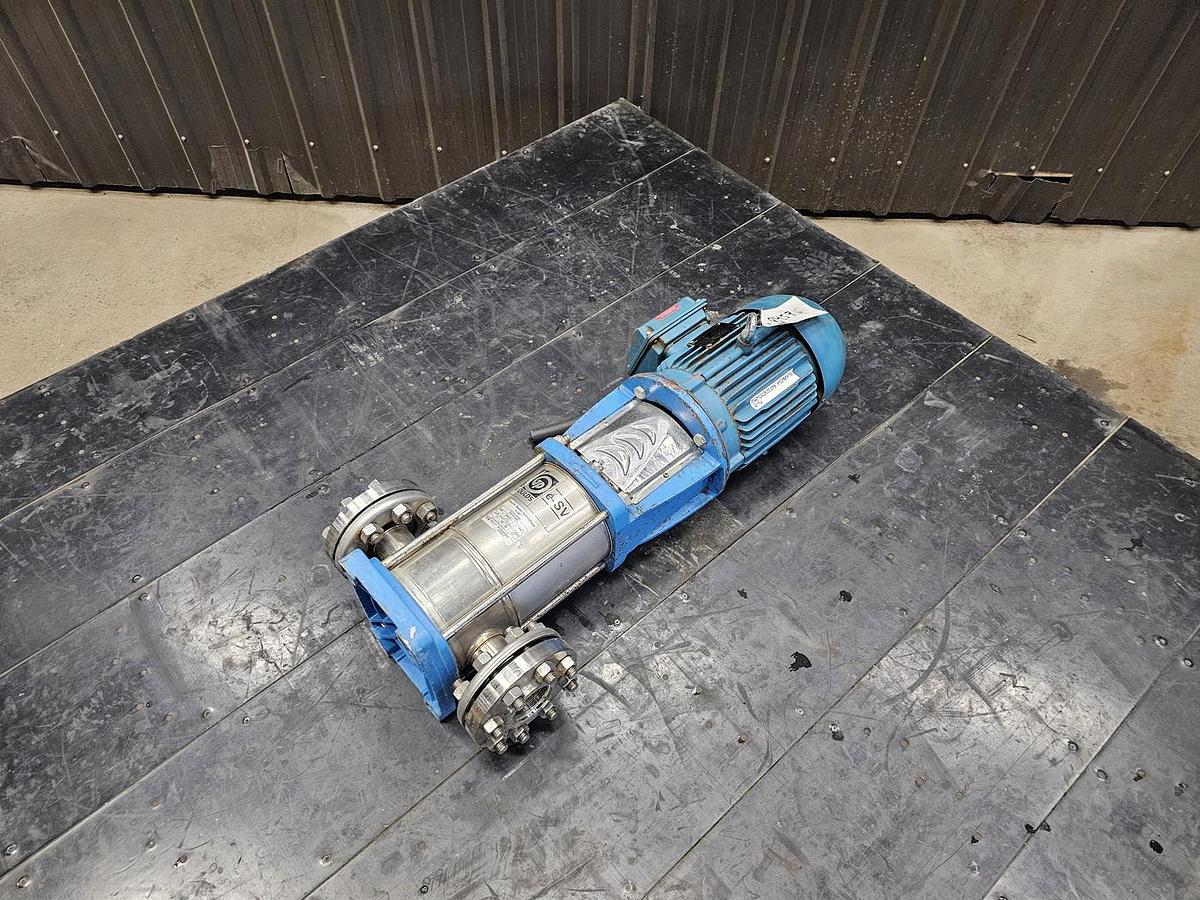 Used Used Goulds Centrifugal Inline Pump, 2'' x 2'', 5 HP