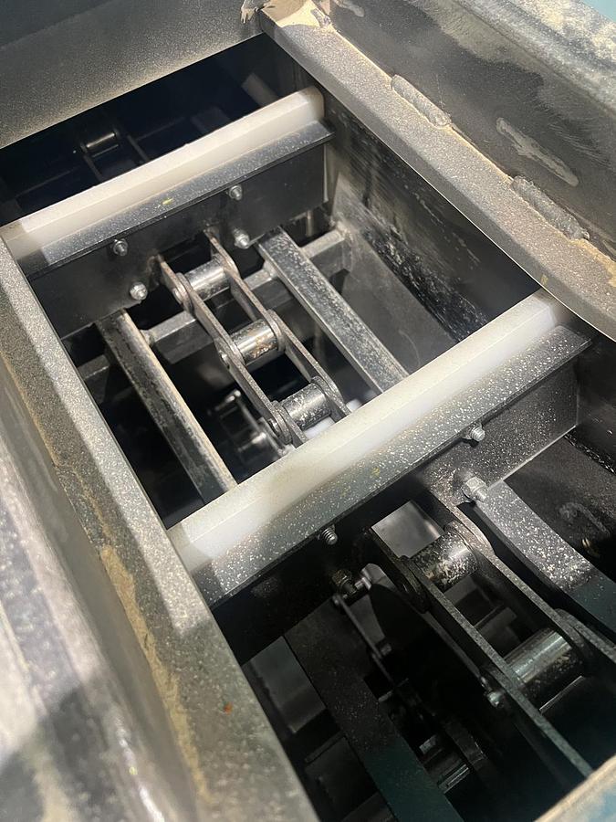 Used Used AFS Ribbon/Paddle Blender, 100 Cubic Feet, With Infeed & Outfeed Drag Conveyors