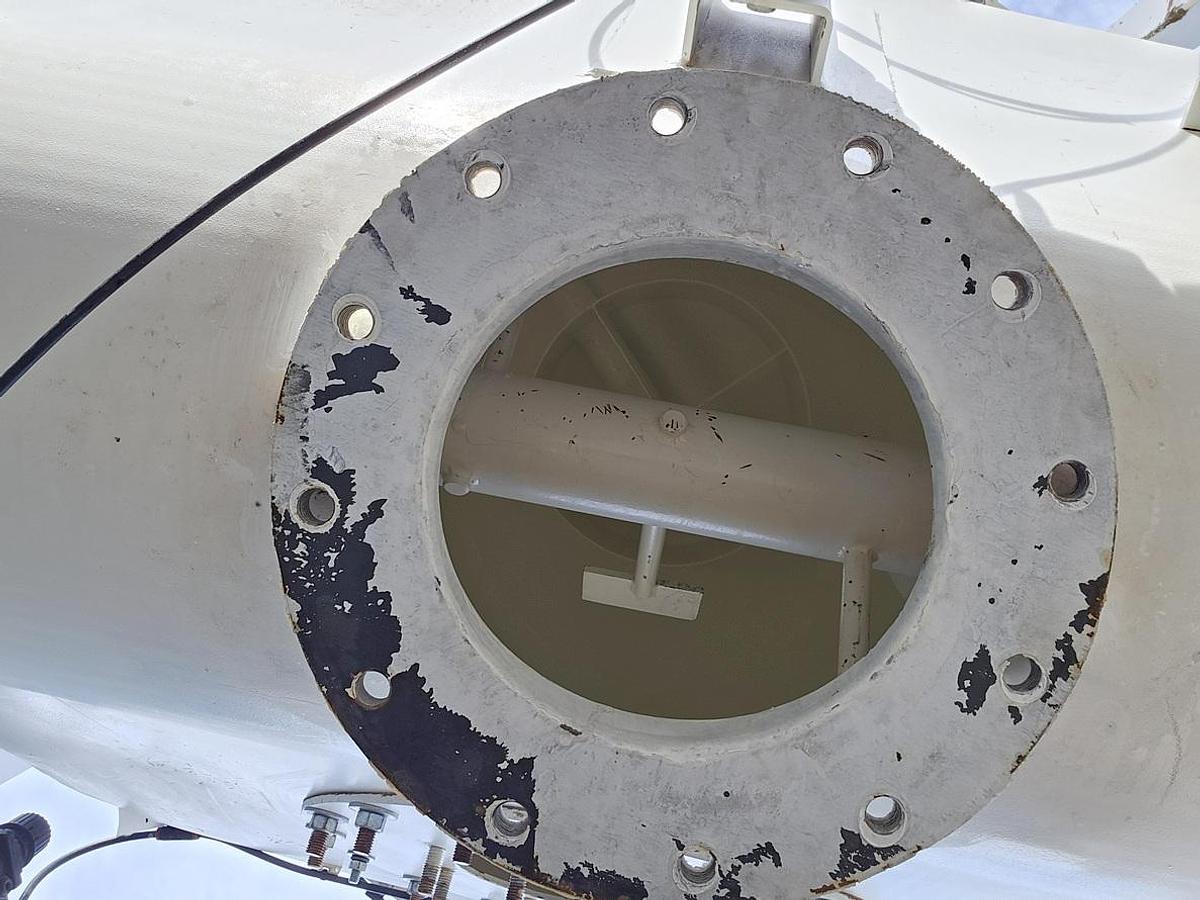 Used Hopper with screw valve