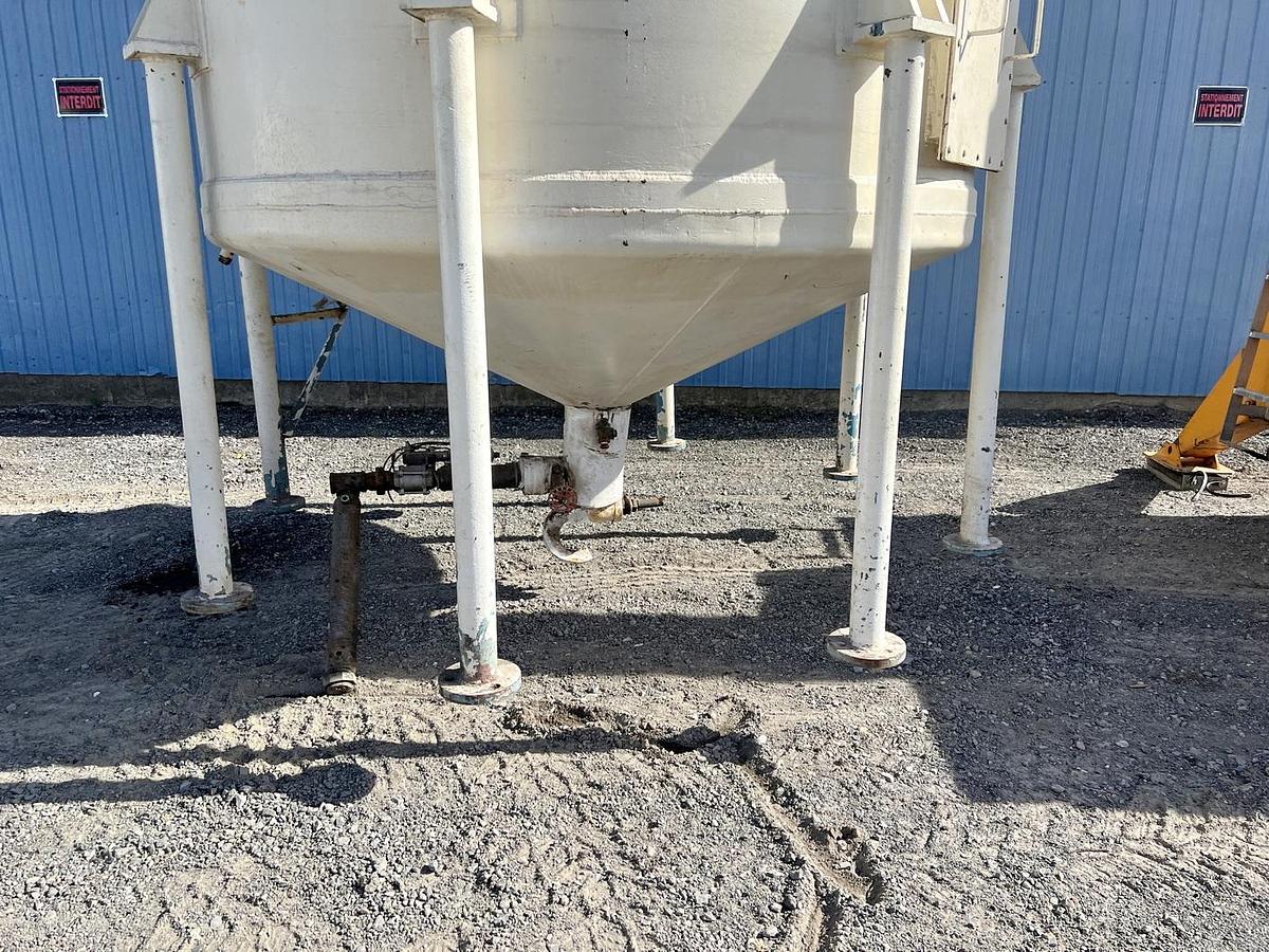 Used Used 4000 Gallon Tank, Carbon Steel, With Sweeper Mixer