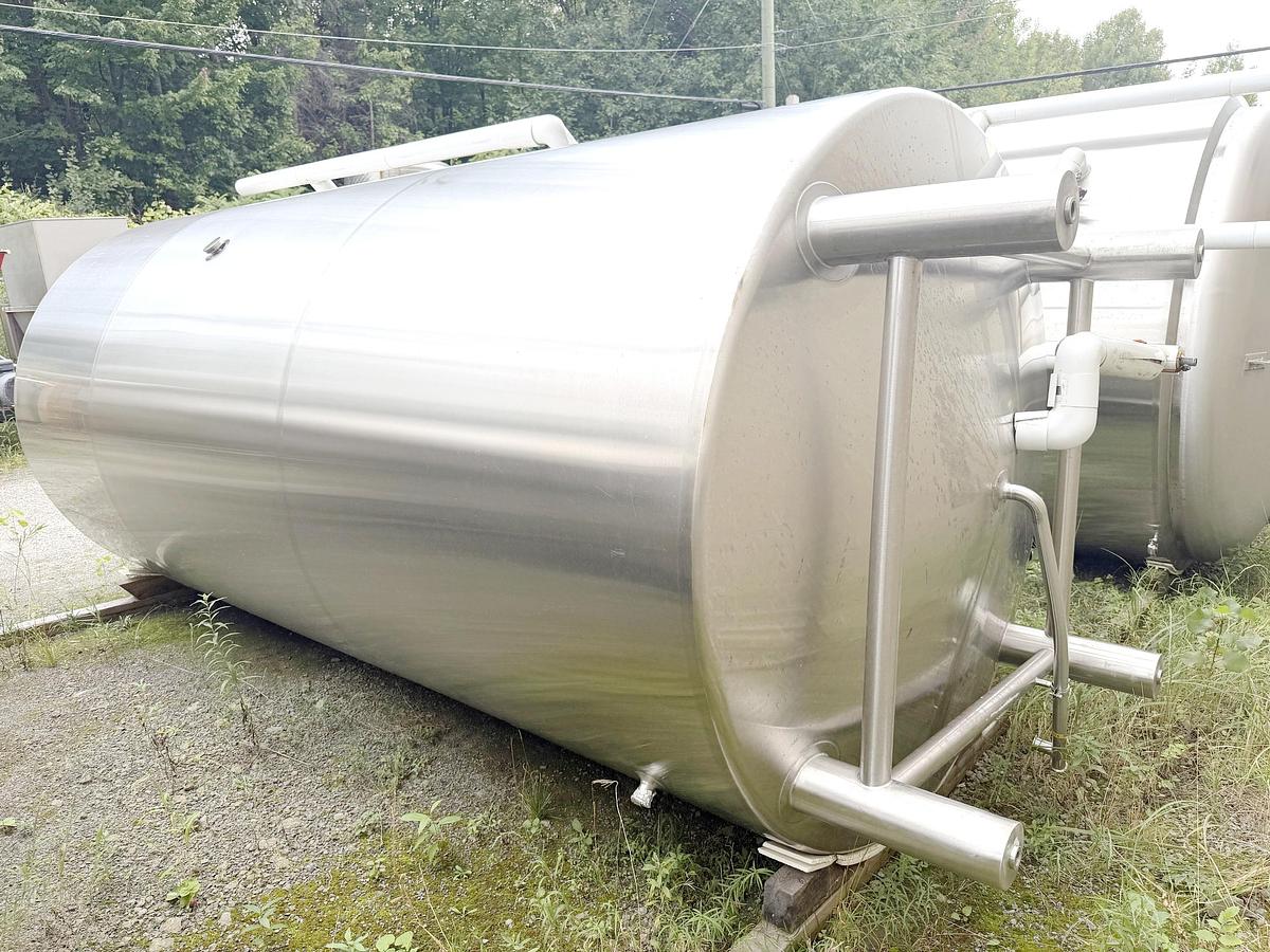 Used Used 2480 Gallon Jacketed Tank, 304 Stainless Steel