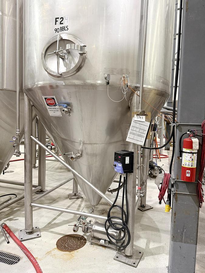 Used Used 2800 Gallon Jacketed Tank, 304 Stainless Steel