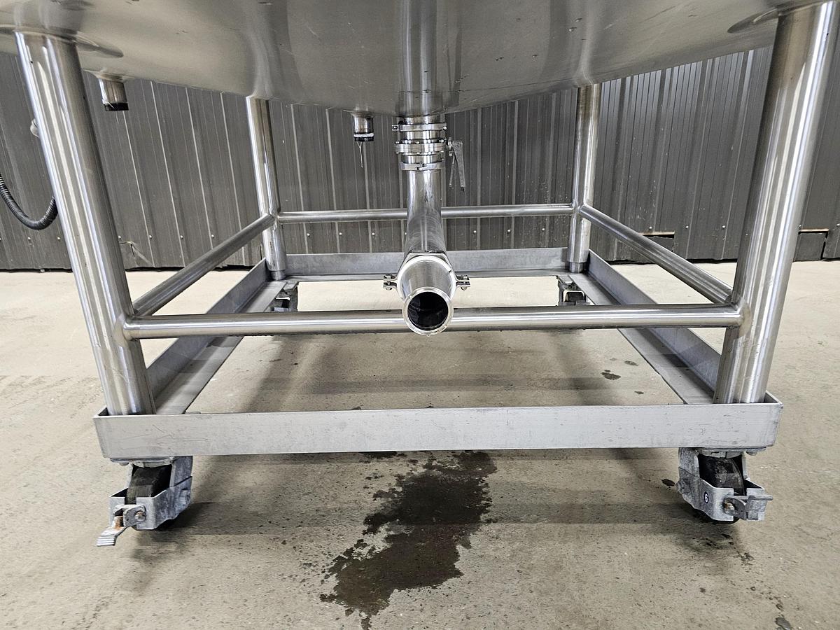 Used Metcalfe Auctions Mississauga - Lot 65 Stainless steel jacketed mix tank
