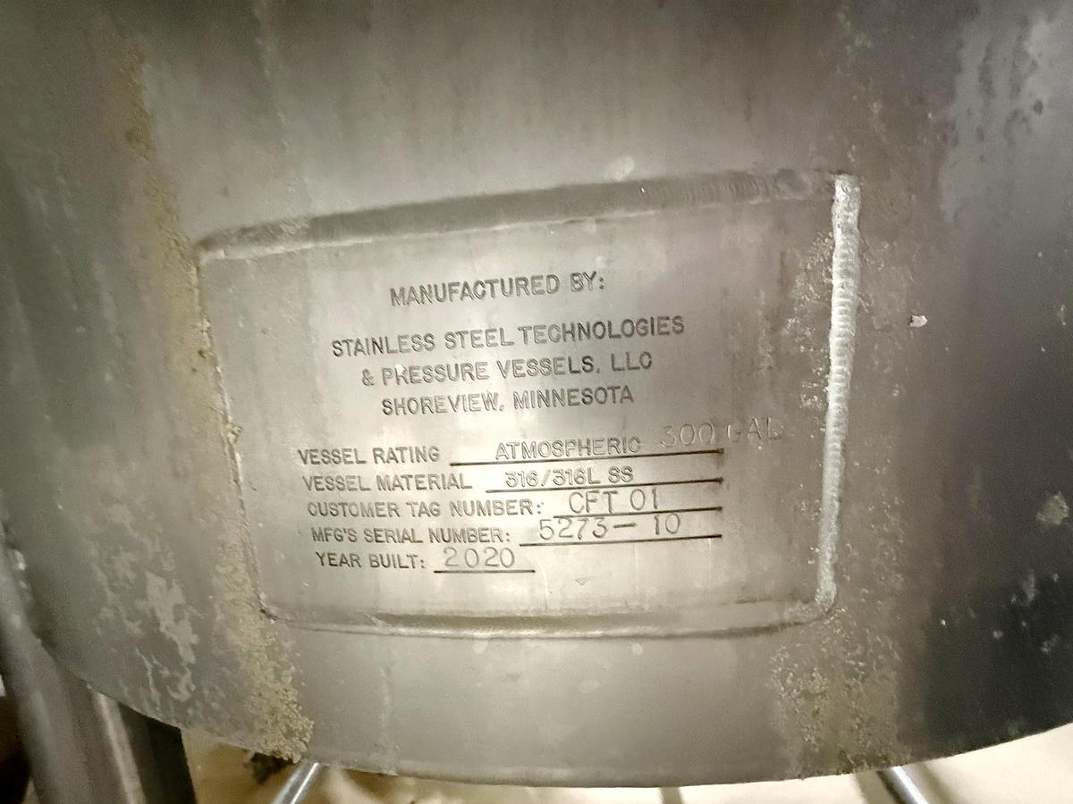 Used Used 300 Gallon Tank, 316L Stainless Steel, With Mixer