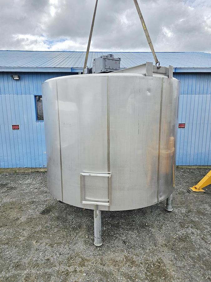 Used Used 7925 Gallon Jacketed Tank, 304 Stainless Steel, With Mixer