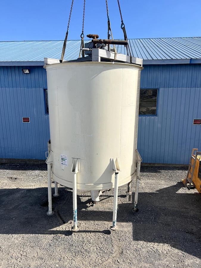 Used Used 4000 Gallon Tank, Carbon Steel, With Sweeper Mixer