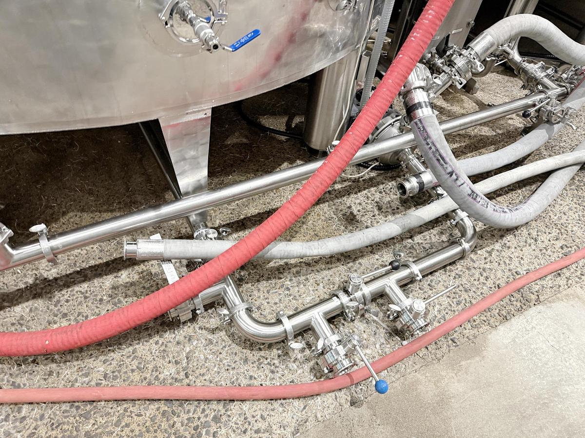 Used Used 5000 Gallon Tank, 304 Stainless Steel, With Heat Exchanger & Pump