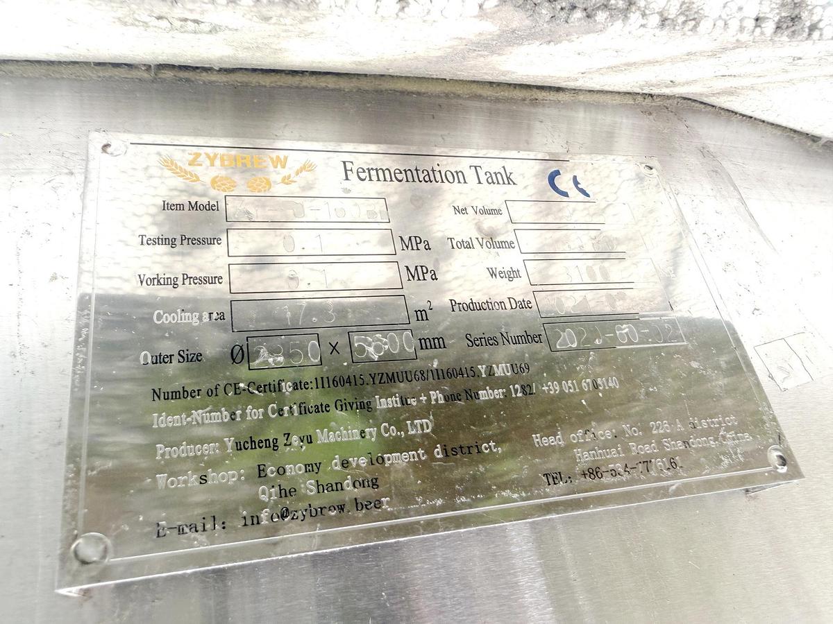 Used Used 5580 Gallon Jacketed Tank, 304 Stainless Steel