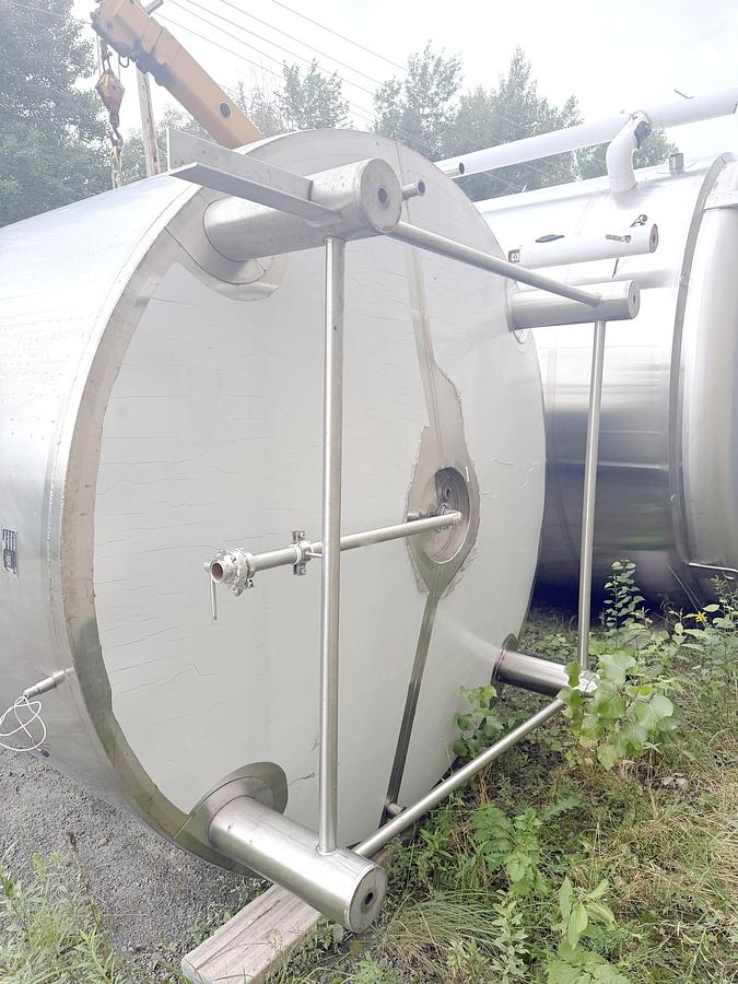 Used Used 2947 Gallon Tank, 304 Stainless Steel