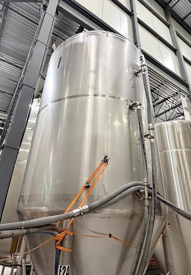 Used Used 2800 Gallon Jacketed Tank, 304 Stainless Steel