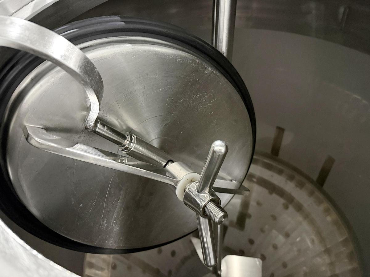 Used Used 166 Gallon Jacketed Tank (Reactor), 304 Stainless Steel, With Mixer