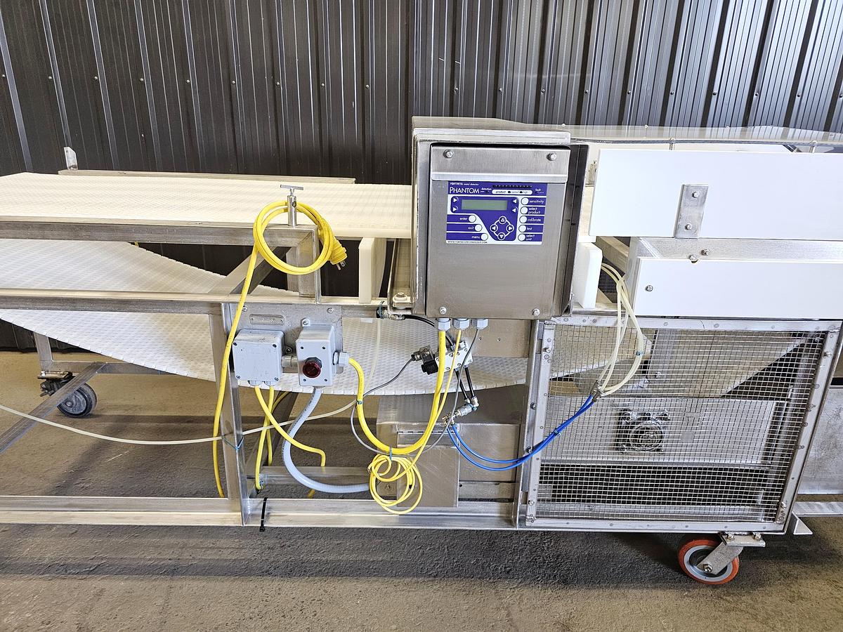 Used TCL Auction - Maple Leaf Foods - Ontario - Lot 138 - metal detector