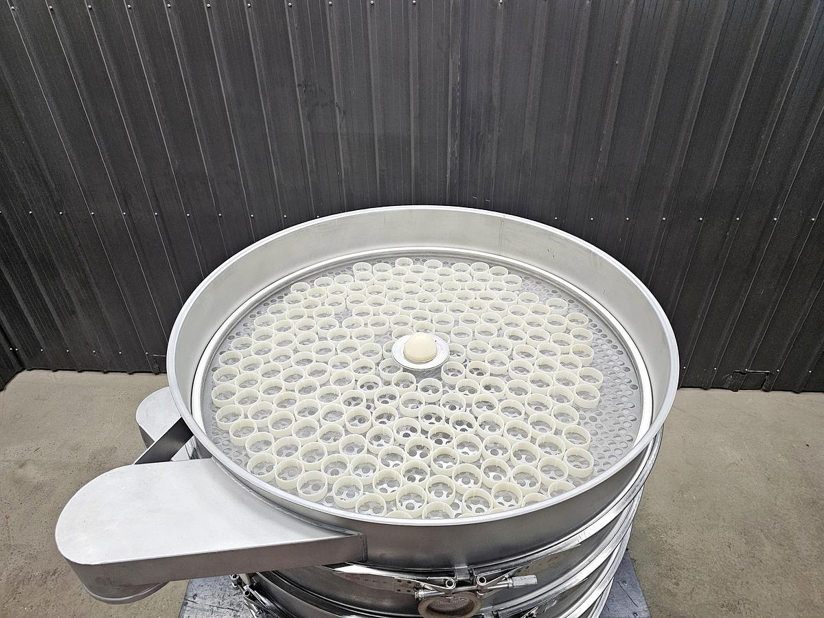 Used **Levy Recovery Group Michigan - lot 283 - sweco screen