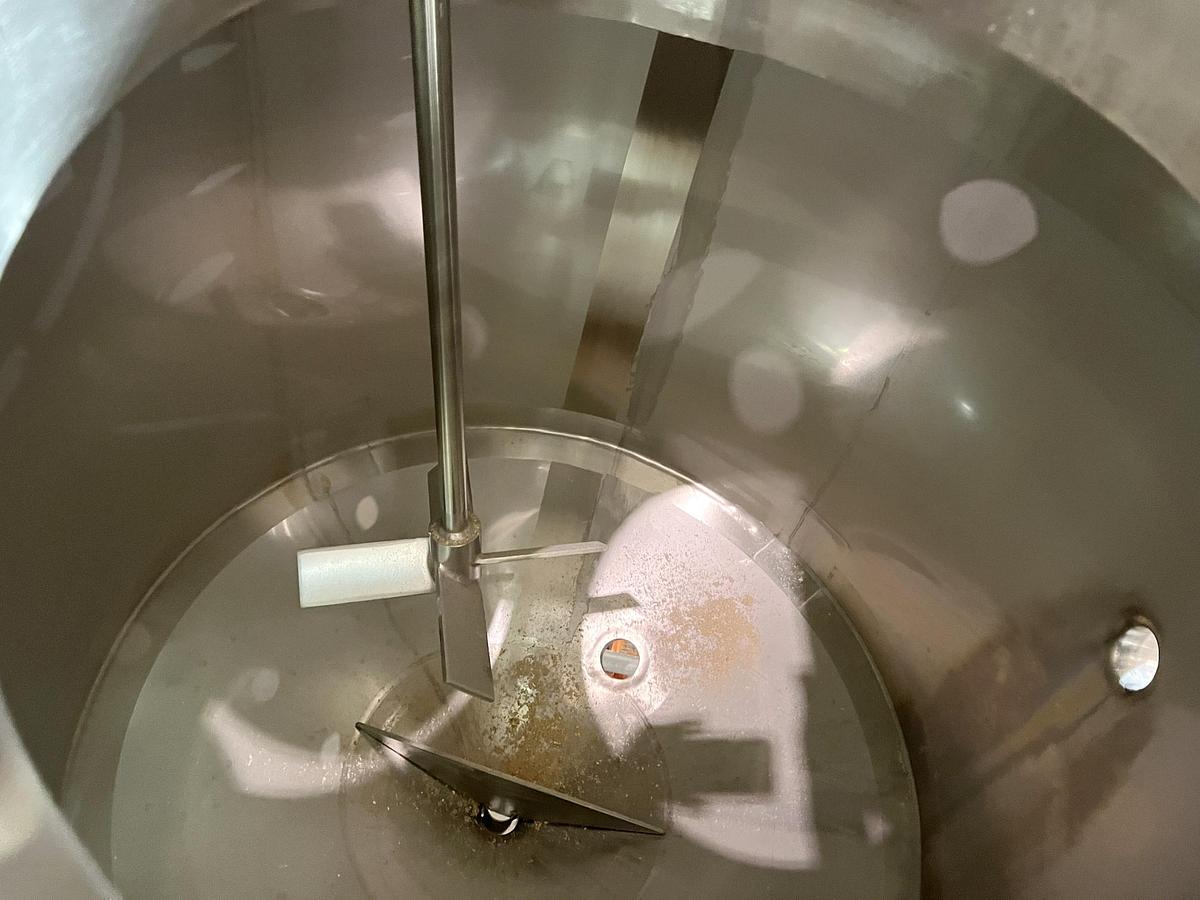 Used Used 100 Gallon 316L Stainless Steel Tank, With Mixer