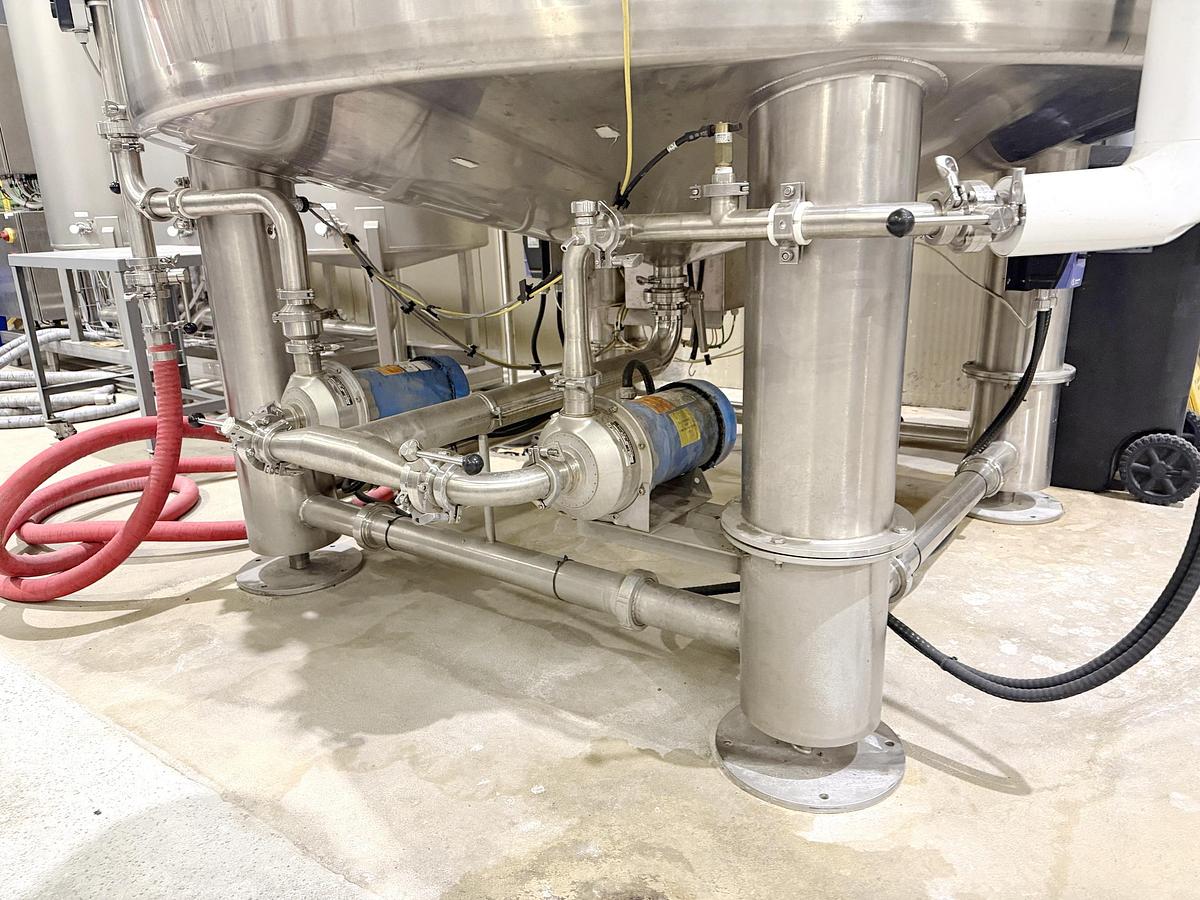 Used Used 11,600 Gallon Jacketed Tank, 304 Stainless Steel****** Confirm this is jacketed