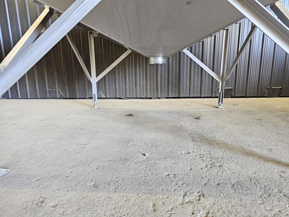 Used TCL Auction - Maple Leaf Foods - Ontario - Lot 45 - Hopper