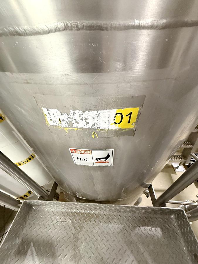 Used Used 300 Gallon Tank, 316L Stainless Steel, With Mixer