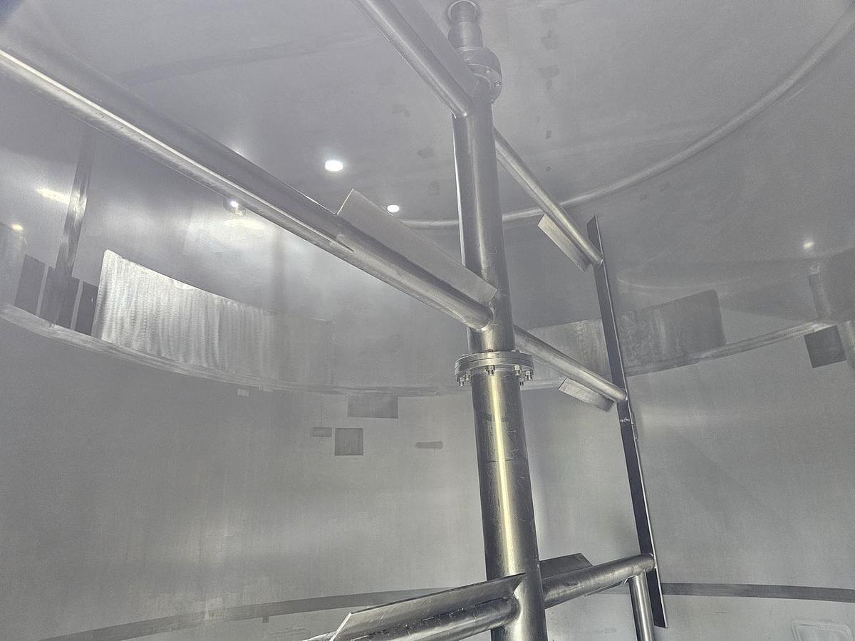 Used Used 7925 Gallon Jacketed Tank, 304 Stainless Steel, With Mixer