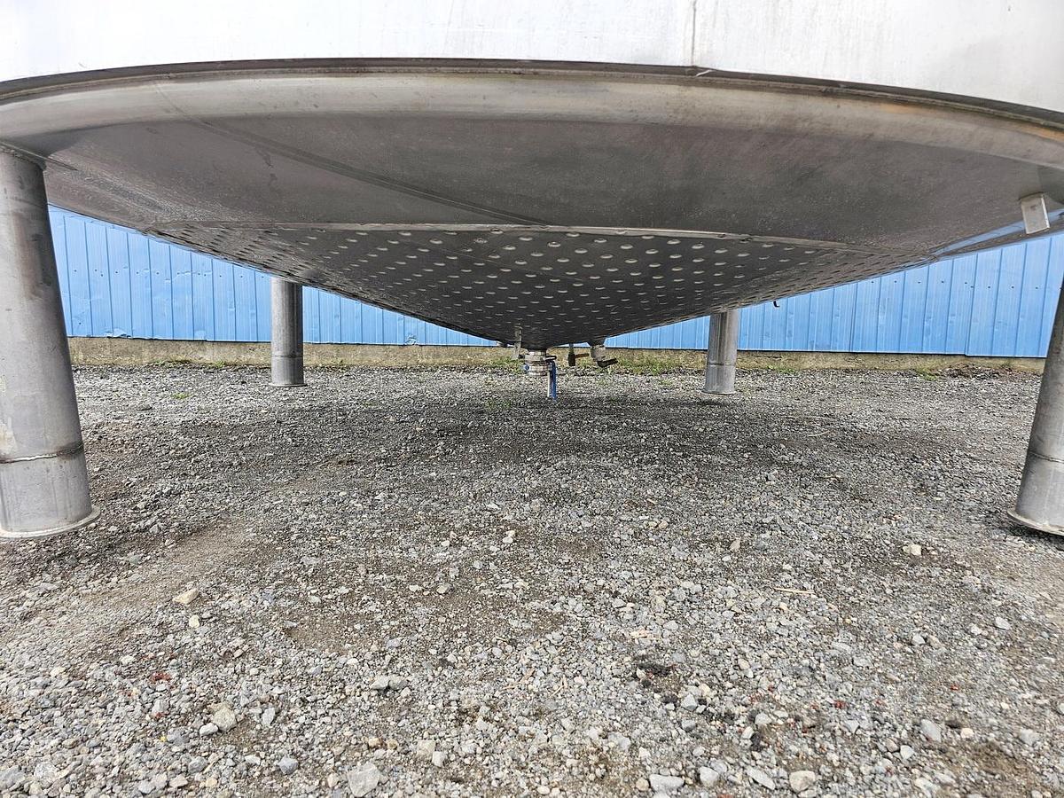 Used Used 7925 Gallon Jacketed Tank, 304 Stainless Steel, With Mixer