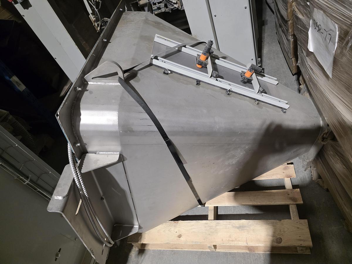 Used Used AFS Ribbon/Paddle Blender, 100 Cubic Feet, With Infeed & Outfeed Drag Conveyors