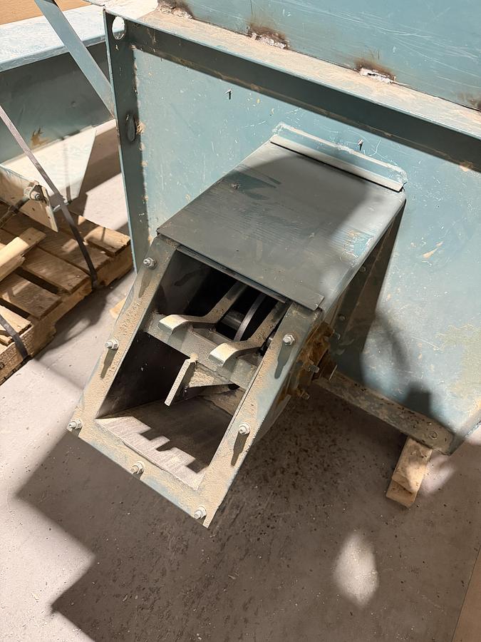 Used Used Scott Ribbon/Paddle Blender, 100 Cubic Feet, With Infeed & Outfeed Drag Conveyors