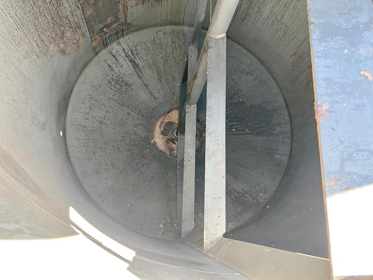 Used Used 3500 Gallon Tank, Carbon Steel, With Sweeper Mixer