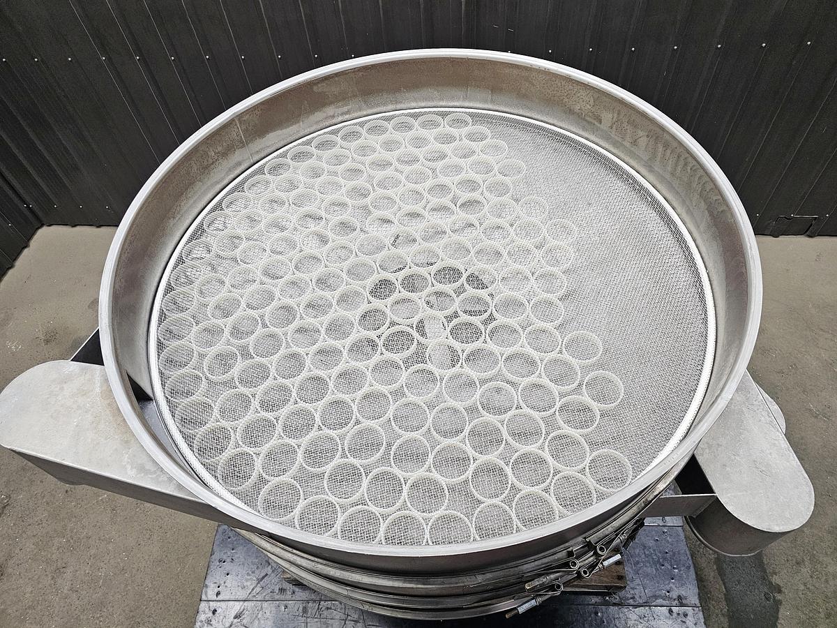 Used **Levy Recovery Group Michigan - lot 112 - sweco screen 60''