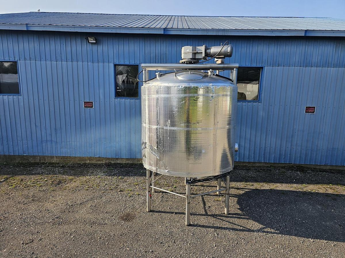 Used Used 1750 Gallon Tank, 304 Stainless Steel, With Sweep Agitation, Electrically Heated