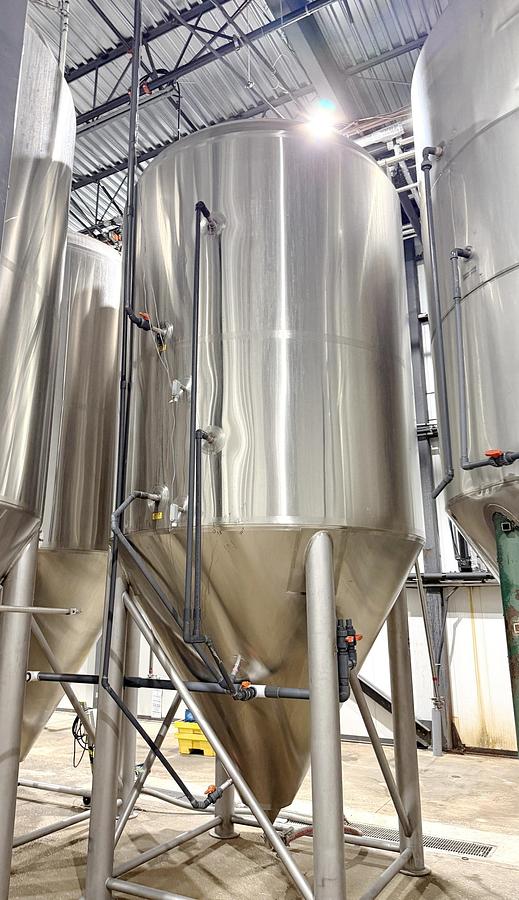 Used Used 4000 Gallon Jacketed Tank, 304 Stainless Steel