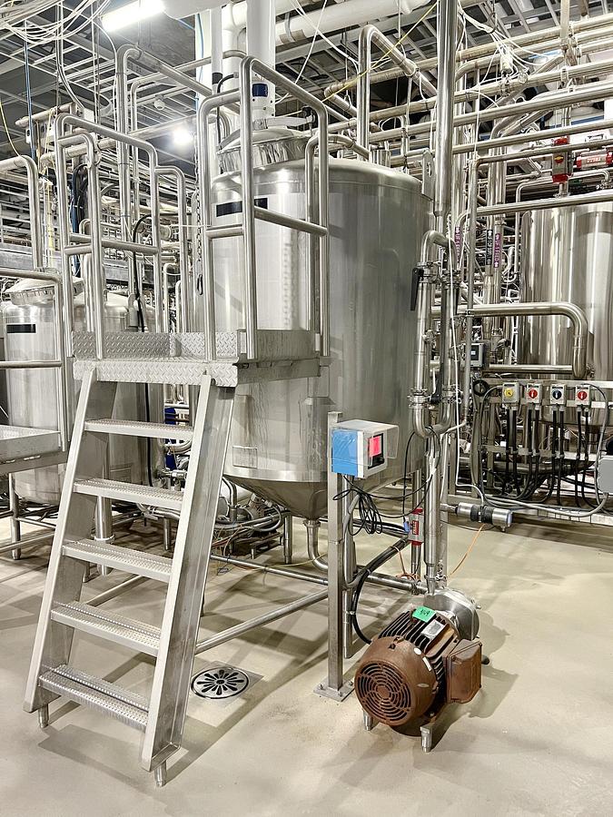 Used Used 600 Gallon Tank, 316L Stainless Steel, With Mixer & Pump