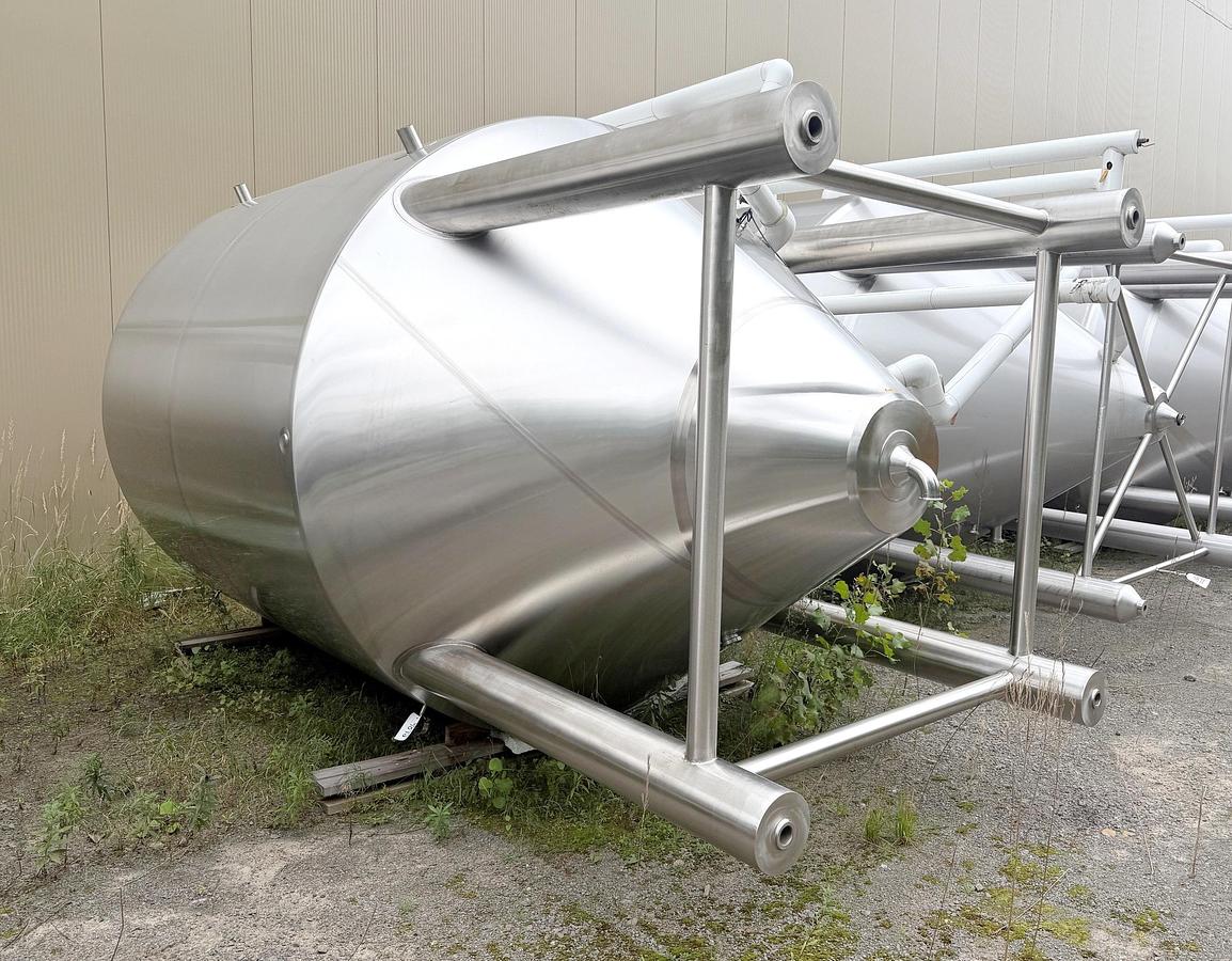 Used Used 5580 Gallon Jacketed Tank, 304 Stainless Steel