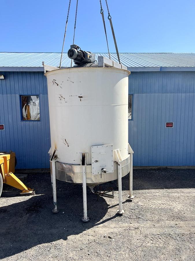 Used Used 3500 Gallon Tank, Carbon Steel, With Sweeper Mixer
