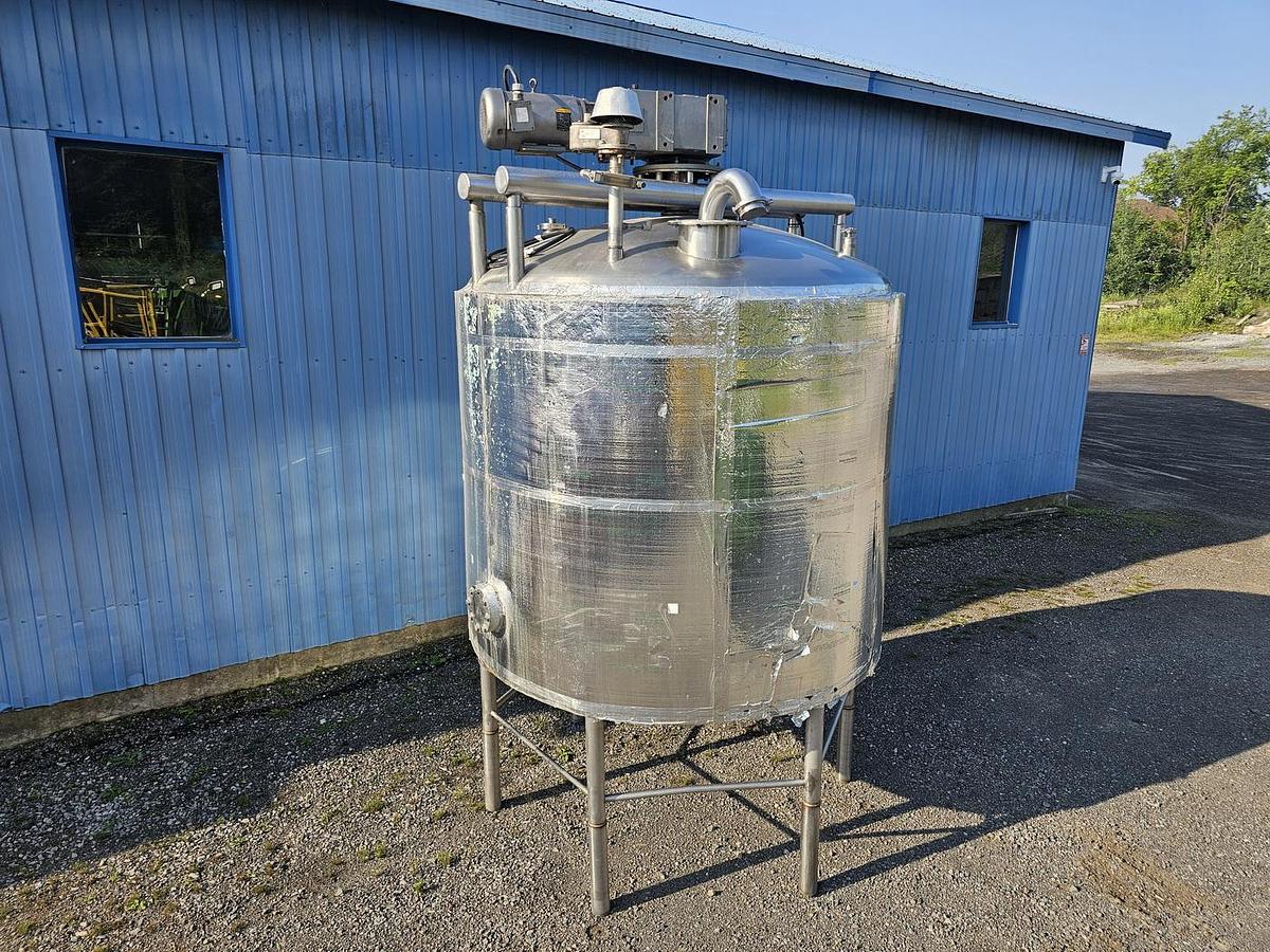 Used Used 1750 Gallon Tank, 304 Stainless Steel, With Sweep Agitation, Electrically Heated