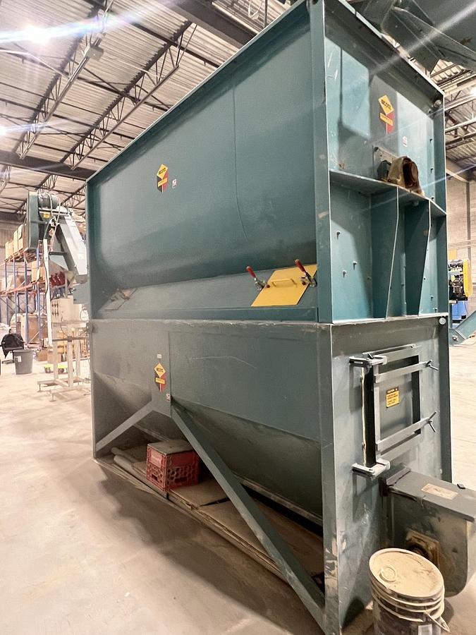 Used Used Scott Ribbon/Paddle Blender, 100 Cubic Feet, With Infeed & Outfeed Drag Conveyors