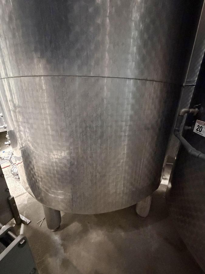 Used Used 5000 Gallon Tank, 304 Stainless Steel, With Heat Exchanger & Pump