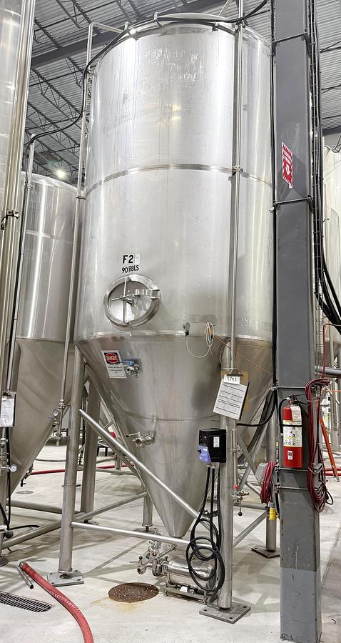 Used Used 2800 Gallon Jacketed Tank, 304 Stainless Steel