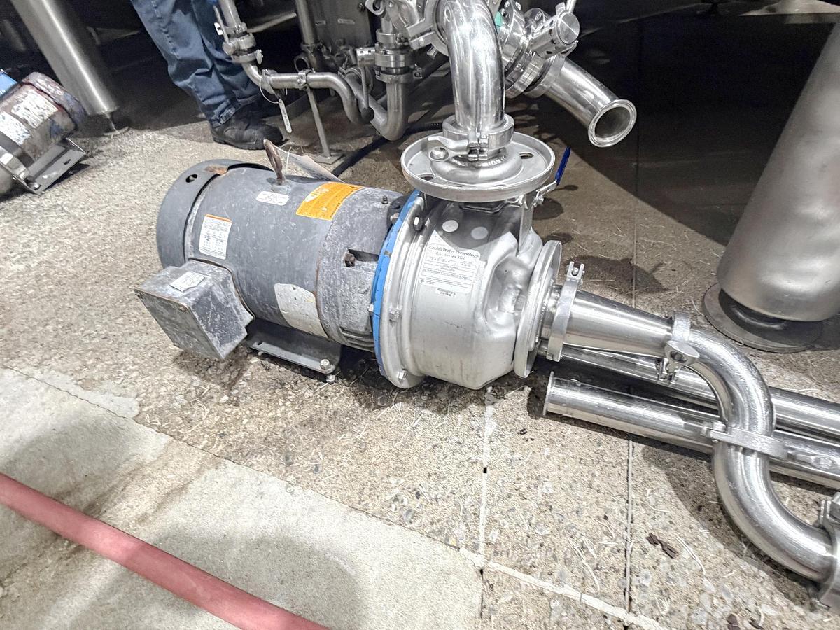 Used Used 13,208 Gallon Tank, 304 Stainless Steel, With Heat Exchanger & Pump