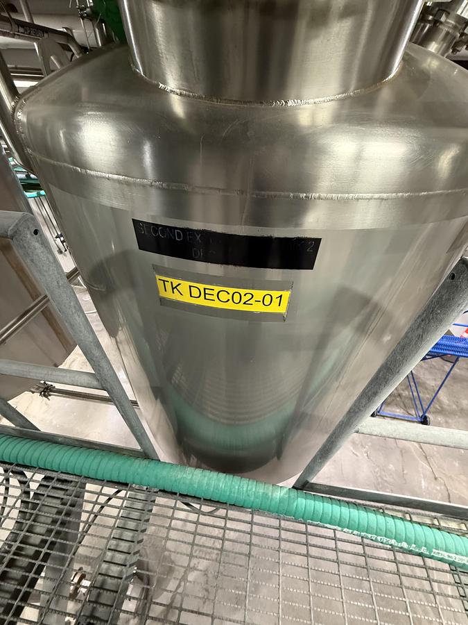 Used Used 600 Gallon Tank, 316L Stainless Steel, With Mixer