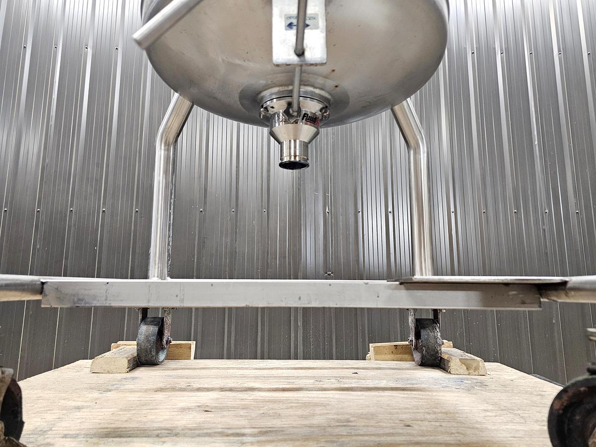 Used Aaron Posnik Connecticut - Lot 121 - Lee tank with mixer