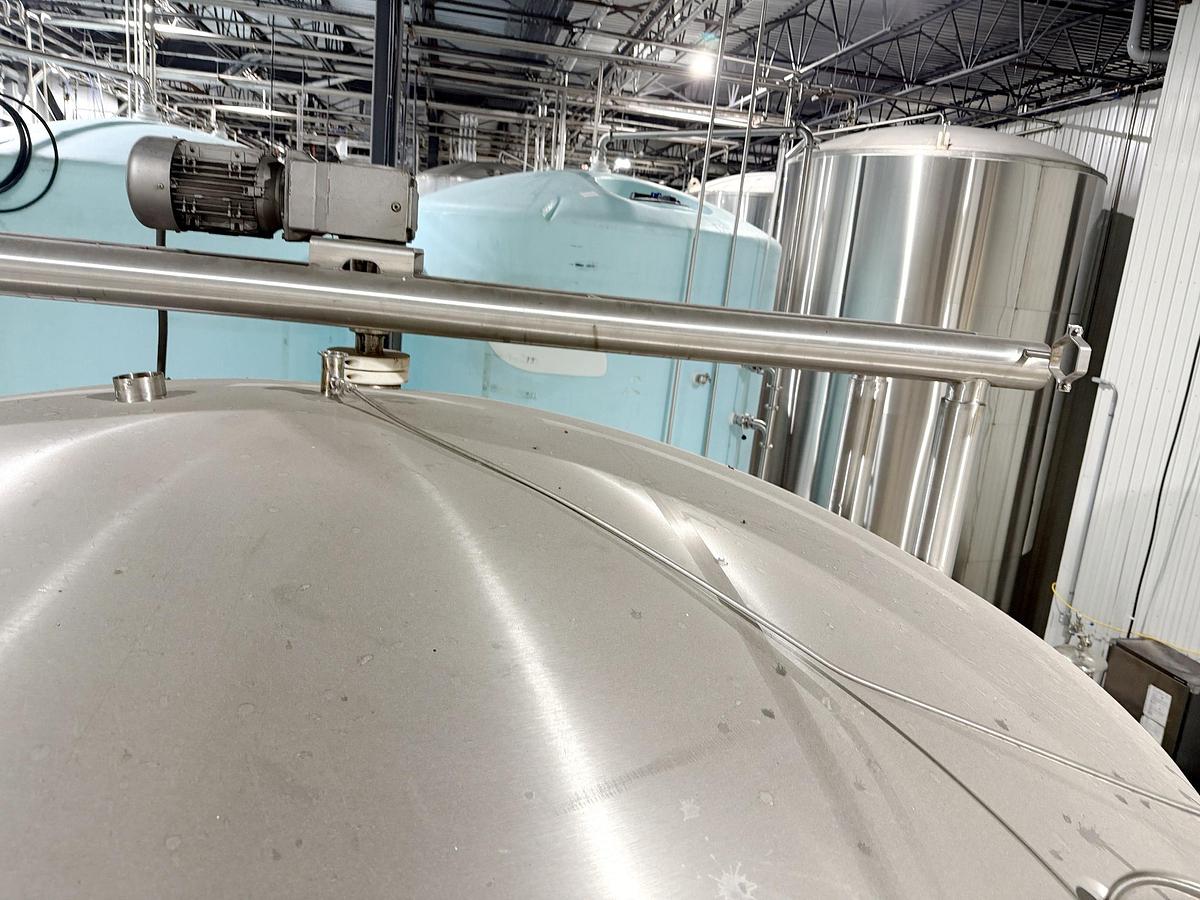 Used Used 5500 Gallon Jacketed Tank, 304 Stainless Steel, With Mixer
