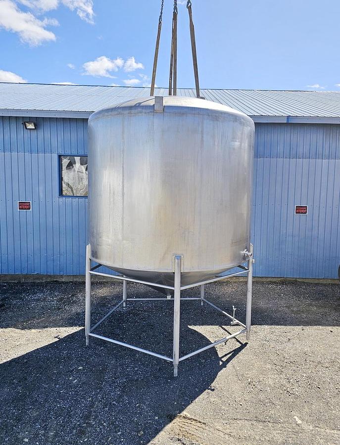 Used Used 5000 Gallon Tank, 304 Stainless Steel