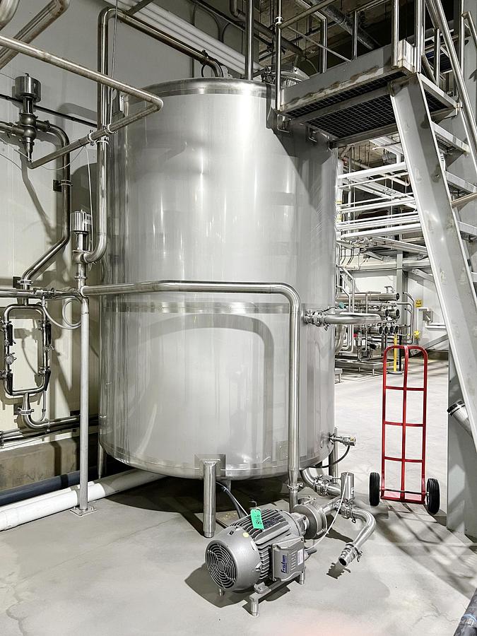 Used Used 2500 Gallon Tank, Stainless Steel, With Mixer & Pump